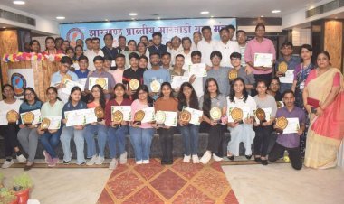 Dhanbad:मारवाड़ी युवा मंच के प्रतिभा सम्मान समारोह प्रेरणा 2025 संपन्न, मेधावी छात्र-छात्राएं सम्मानित