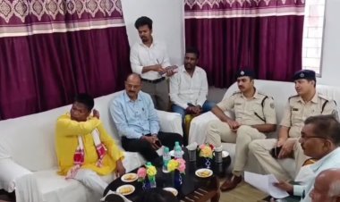 Dhanbad : धनबाद  MP ढूलू महतो हुए नाराज, त्रिपक्षीय वार्ता से आउटसोर्सिंग कंपनी के जीएम को बाहर निकाला