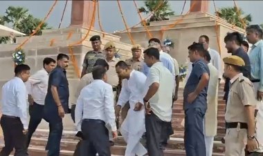 Bihar : CM नीतीश कुमार के बेटे निशांत ने पटना डीएम त्यागराजन के पैर छुए, वीडियो वायरल