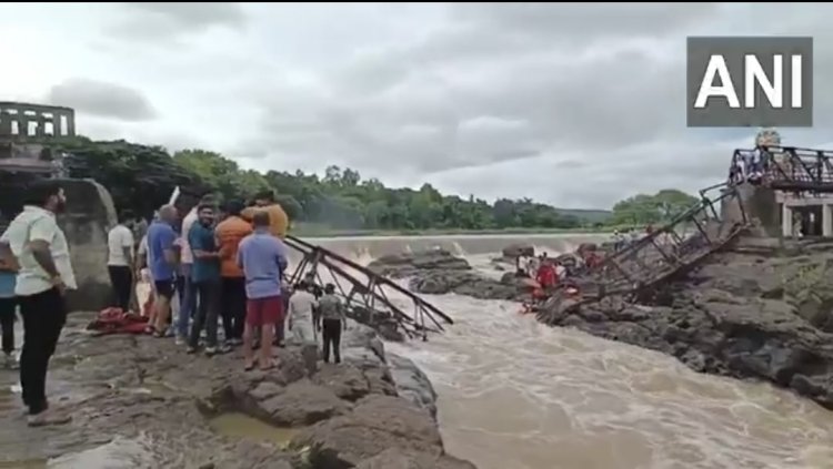 Pune Bridge Collapses: पुणे के पास इंद्रायणी नदी पर बना पुल ढह, कई पर्यटक बहे, दो की मौत; रेसक्यू ऑपरेशन जारी