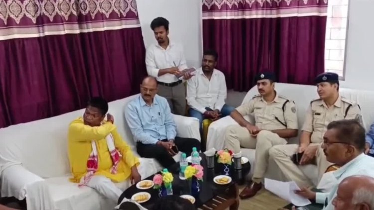 Dhanbad : धनबाद MP ढूलू महतो हुए नाराज, त्रिपक्षीय वार्ता से आउटसोर्सिंग कंपनी के जीएम को बाहर निकाला