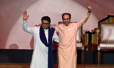 Maharashtra : 20 साल बाद एक मंच पर साथ आये ठाकरे ब्रदर्स, उद्धव  बोले- साथ आये हैं तो साथ ही रहेंगे