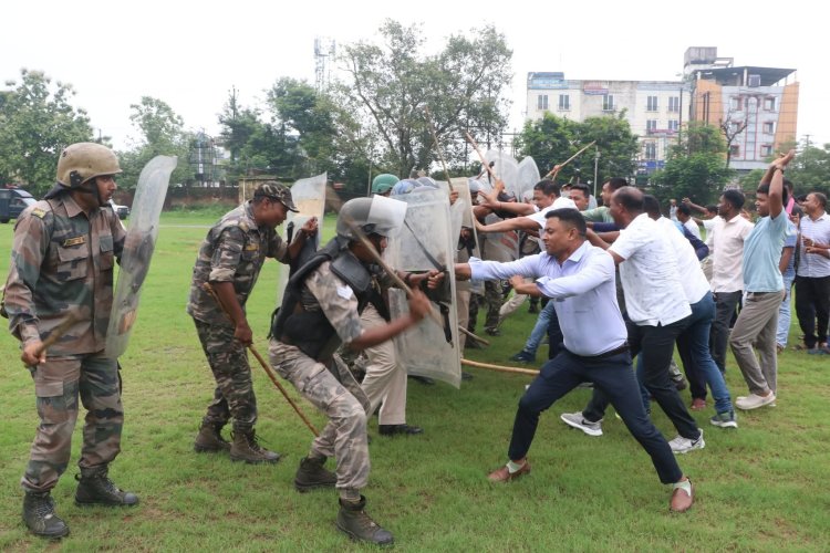 Dhanbad : मुहर्रम के मद्देनज़र धनबाद पुलिस ने किया दंगा-रोधी मॉक ड्रिल, जुलूसों पर ड्रोन से होगी निगरानी