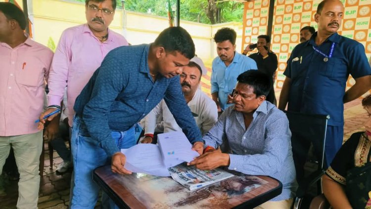 Dhanbad : MP ढुलू महतो ने लगाया जनता दरबार, ऑन द स्पॉट निष्पादन पर रहा जोर