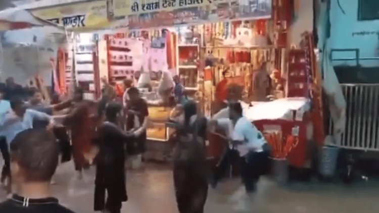 Khatu Shyam Mandir : खाटू श्याम मंदिर में जमकर चली लाठियां, दुकानदारों ने श्रद्धालुओं पर बरसाये डंडे