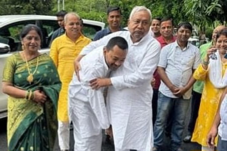 Bihar : नीतीश कुमार के बेटे निशांत कुमार 44 साल वर्ष के हो गये, जन्मदिन महावीर मंदिर में किया रुद्राभिषेक