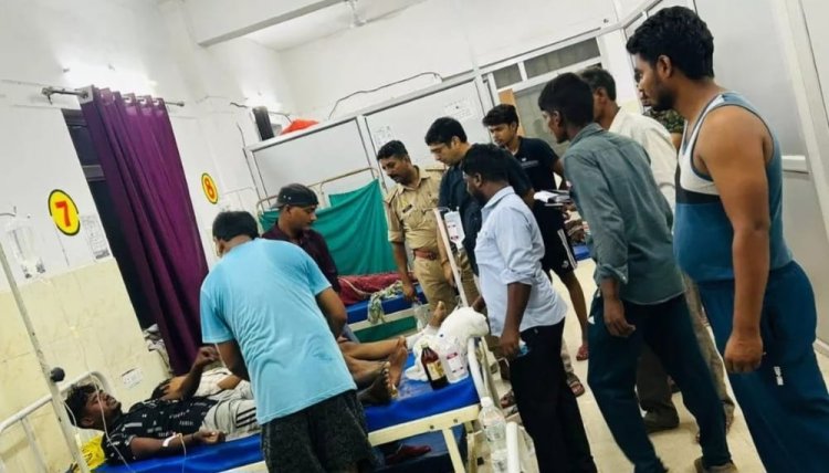 Uttar Pradesh: बाराबंकी के औसानेश्वर मंदिर में भगदड़, दो की मौत, 29 श्रद्धालु घायल