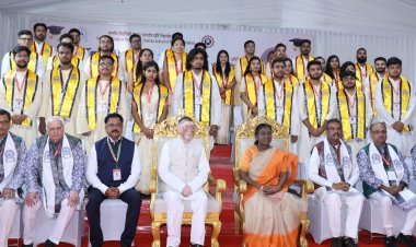 IIT-ISM Convocation : IIT-ISM के दीक्षांत समारोह में राष्ट्रपति द्रौपदी मुर्मू बोलीं – “आप केवल इंजीनियर नहीं, बल्कि भविष्य के निर्माता हैं”