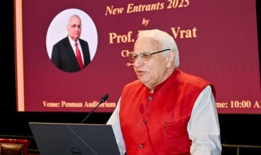 Dhanbad: अनुशासन, सकारात्मक सोच और टीमवर्क ही सफलता की चाबी — IIT ISM के ओरिएंटेशन में बोले प्रो. प्रेम व्रत