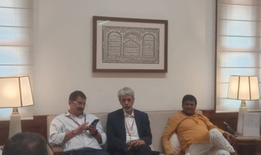 Dhanbad : लघु उद्योग भारती डेलीगेशन के साथ सेल चेयरमैन अमरेंदु प्रकाश से मिले धनबाद एमपी ढुलू महतो