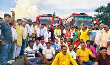 धनबाद से भाजपा कार्यकर्ताओं की टीम पुरी रवाना, एमपी ढुलू महतो ने दिखाई हरी झंडी