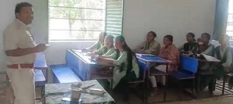 Jharkhand : शहीद सप्ताह में पेट्रोलिंग के दौरान थानेदार बने शिक्षक, मनातू थाना प्रभारी का सराहनीय कदम