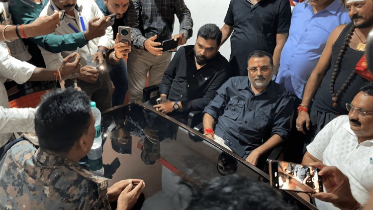 देवघर बाबा बैद्यनाथ मंदिर पूजा विवाद FIR मामला, गिरफ्तारी देने पहुंचे MP निशिकांत दूबे, पुलिस ने नहीं किया अरेस्ट