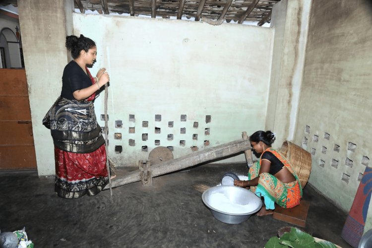 Jharkhand: दिशोम गुरु शिबू सोरेन के श्राद्धकर्म में MLA बहू कल्पना सोरेन निभा रहीं परंपराओं का धर्म