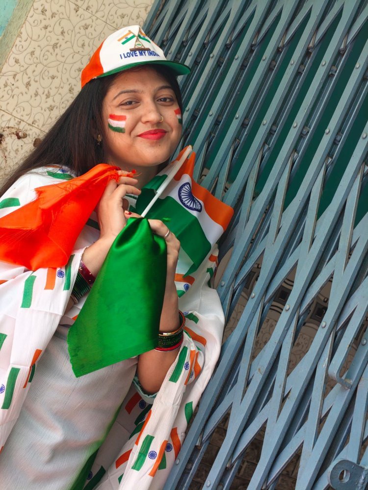 Dhanbad: सेल्फी में झलकता तिरंगे का गर्व: डॉ. अभिनय शर्मा