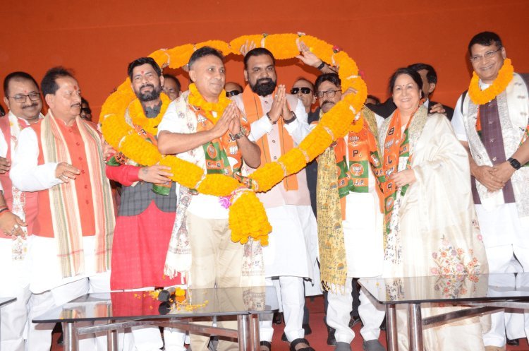 ‍ Bihar: बिहार में वोटबैंक साधने की तैयारी, आनंद मिश्रा, नागमणि और आशुतोष ने थामा BJP का दामन