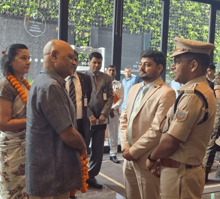 धनबाद पहुंचे सीबीआई डायरेक्टर प्रवीण सूद, कहा- “लोकल समस्याओं को समझना उद्देश्य”, अफसरों के साथ की समीक्षा बैठक