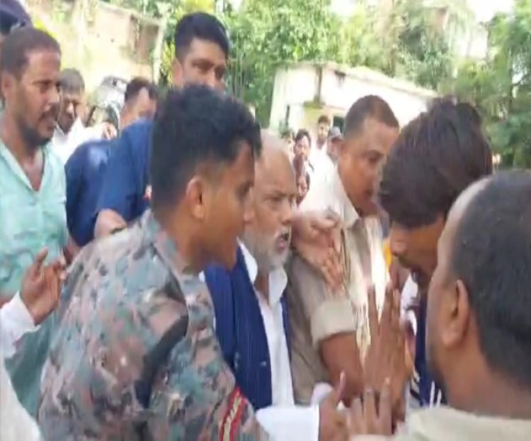 Bihar: बिहार में मंत्री श्रवण कुमार पर हमला, एक किमी भागकर बचायी जान, बॉडीगार्ड सहित कई लोग घायल