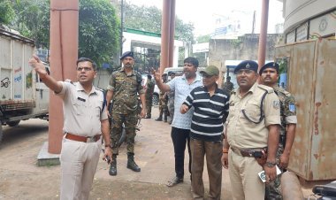 Dhanbad:एसएसपी ने किया बैंक मोड़ पुलिस स्टेशन और टीओपी का औचक निरीक्षण, दिये कई महत्वपूर्ण निर्देश