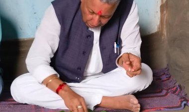 Jharkhand: चतरा एमपी कालीचरण सिंह ने गांव में खाया दाल-चावल, सखुआ पत्तल पर परोसे गये व्यंजन