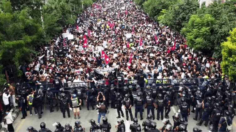Nepal Protests : नेपाल के पीएम केपी ओली का इस्तीफा, संसद भवन में आगजनी और 22 की मौत