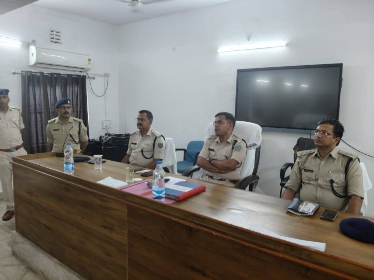 धनबाद : पुलिस सभा में सुनी गईं जवानों की समस्याएं, कई का हुआ समाधान