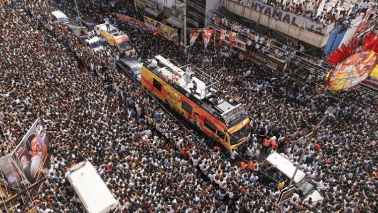 Karur stampede: तमिलनाडु करूर में बड़ा हादसा, एक्टर विजय की रैली में भगदड़, 39 लोगों की मौत, 100 से ज्यादा घायल