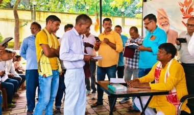 Dhanbad: “जनता की समस्याओं को दूर करना मेरा कर्तव्य है” — धनबाद सांसद ढुलू महतो ने जनता दरबार में सुनी लोगों की पीड़ा