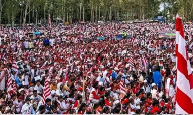 Jharkhand: कुड़मी को ST दर्जा देने के विरोध में आदिवासियों का उबाल, पारंपरिक हथियारों संग हजारों ने किया DC ऑफिस घेराव