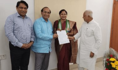 Bihar Elections 2025: शिवहर से JDU ने चर्चित महिला डॉक्टर श्वेता को टिकट दिया, चेतन आनंद को झटका