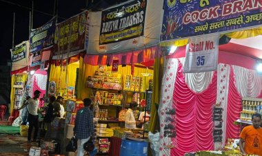 धनबाद में दीपावली की धूम! गोल्फ ग्राउंड में सजा सबसे बड़ा पटाखा बाजार, मिल रही है 30% की छूट