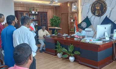 धनबाद: जनता दरबार में आमजनों की समस्याओं से अवगत हुए डीसी, अफसरों को दिए शीघ्र निष्पादन के निर्देश