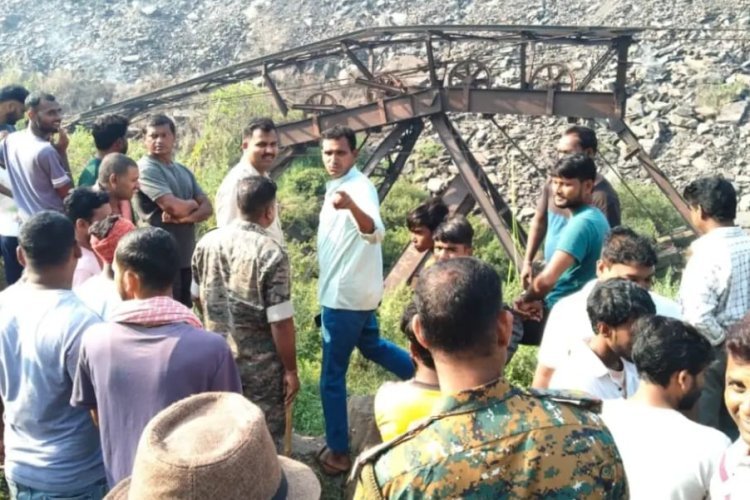 सुदामडीह में लोहा काटते समय हादसा, एक की दबकर मौत