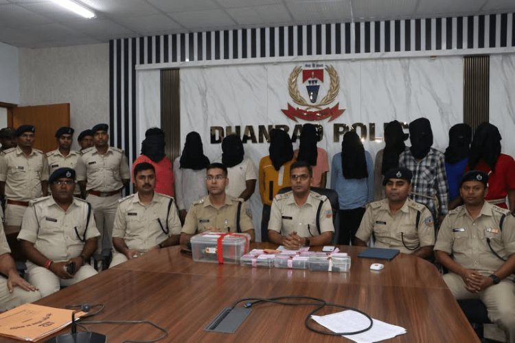 Dhanbad: प्रिंस खान गैंग पर पुलिस का बड़ा प्रहार,हथियार और बम सहित 12 अपराधी गिरफ्तार
