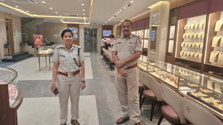 Dhanbad: धनबाद में दिवाली पर अलर्ट मोड: हर चौक-चौराहे पर पुलिस तैनात, एसएसपी ने दिए सख्त निर्देश