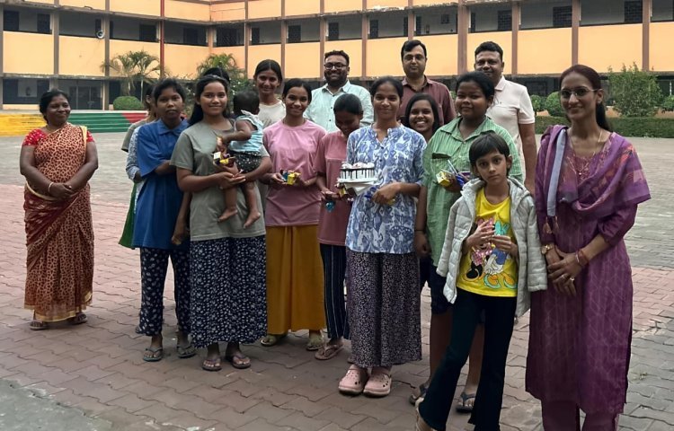 Dhanbad: झरिया में मारवाड़ी युवा मंच ने मनाया “आनंद सबके लिए” उत्सव, जरूरतमंदों के बीच बांटी दीपावली की खुशियां