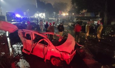 Delhi Blast : लाल किले के पास कार में जोरदार धमाका, 8 की मौत, 30 से ज्यादा गाड़ियां खाक; पूरी दिल्ली में हाई अलर्ट