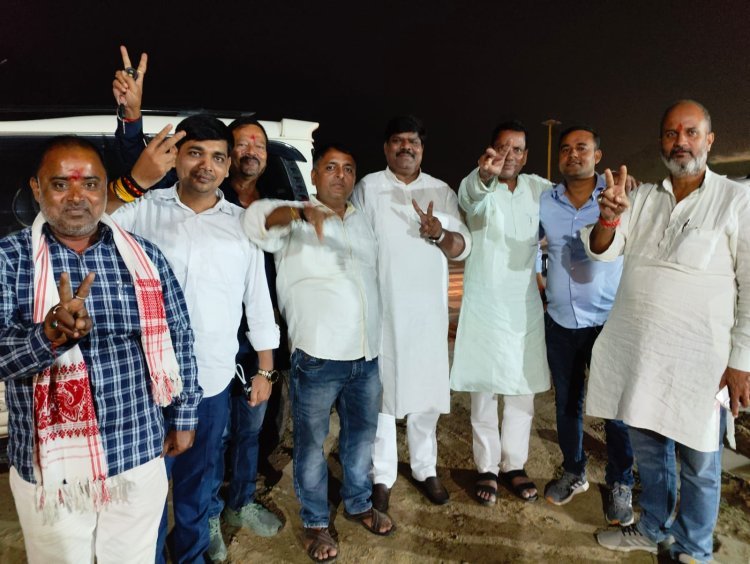 Bihar Elections 2025 : शाहपुर में राकेश रंजन ओझा के पक्ष में धनबाद के नेताओं ने चलाया जनसंपर्क