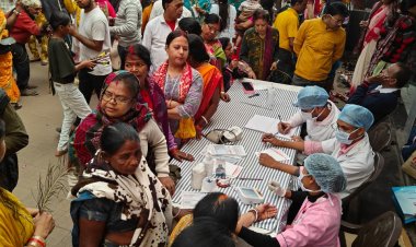 झरिया में निःशुल्क स्वास्थ्य जांच शिविर: एकादशी पर सैकड़ों लोगों की हुई जांच, विशेषज्ञ परामर्श की भी मिली सुविधा