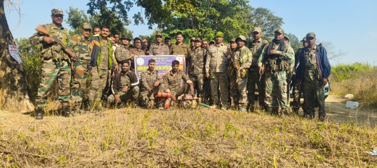 हजारीबाग के चौपारण में पुलिस की बड़ी कार्रवाई, 10 एकड़ में फैली अवैध अफीम की खेती नष्ट, कई सामग्रियां जब्त