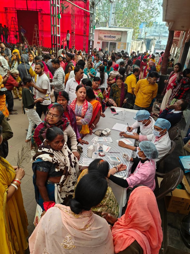झरिया में निःशुल्क स्वास्थ्य जांच शिविर: एकादशी पर सैकड़ों लोगों की हुई जांच, विशेषज्ञ परामर्श की भी मिली सुविधा