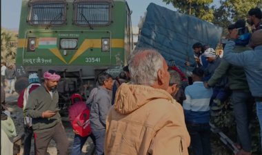 झारखंड : जसीडीह में टला बड़ा रेल हादसा, नावाडीह फाटक पर ट्रक से टकराई गोंडा–आसनसोल एक्सप्रेस
