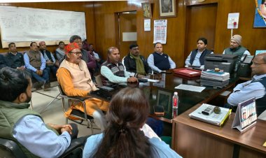 Dhanbad: BCCL वाशरी डिवीजन में BMS-DCKS का घेराव, इंक्रीमेंट कटौती वापस लेने पर प्रबंधन झुका