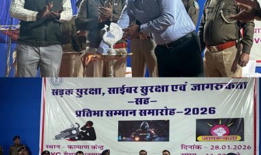 धनबाद पुलिस का बड़ा संदेश: “दुर्घटना से देर भली” — सड़क व साइबर सुरक्षा पर जागरूकता, SSP ने दिलाई शपथ