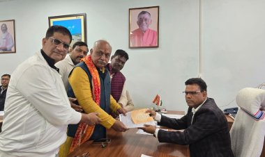 धनबाद नगर निगम चुनाव 2026 : मेयर व वार्ड पार्षदों के लिए नामांकन शुरू, चंद्रशेखर अग्रवाल ने भरी हुंकार