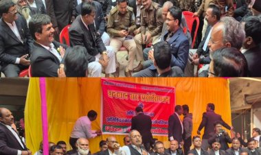 धनबाद : सदर अस्पताल की दीवार से बंद हुई कोर्ट पार्किंग, गुस्साये वकीलों का पेन डाउन,  सिविल कोर्ट में ठप रही न्यायिक प्रक्रिया