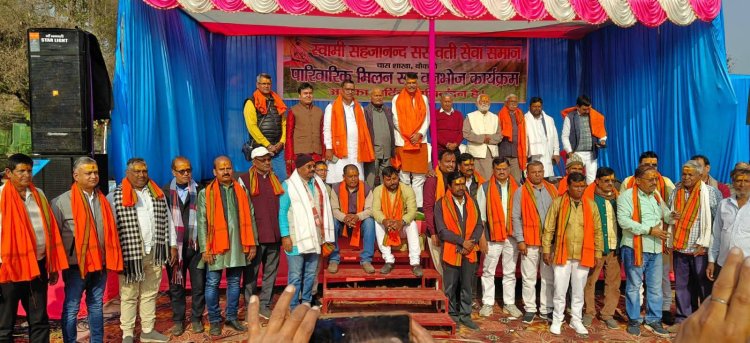 बोकारो :“राजनीति से ऊपर समाज”, पारिवारिक मिलन कार्यक्रम में MP कालीचरण सिंह ने दिया एकता का संदेश