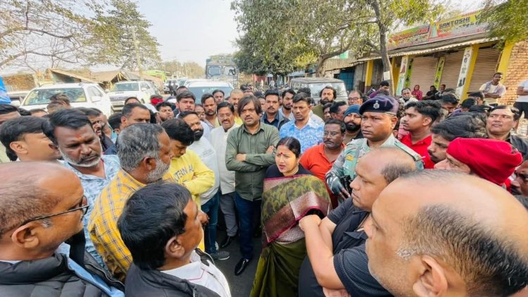 धनबाद : बीसीसीएल अधिकारियों व मजदूरों पर देवप्रभा आउटसोर्सिंग समर्थकों का जानलेवा हमला, 12 घायल