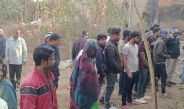 दुमका में डबल मर्डर से सनसनी: पुलिस इंस्पेक्टर ऑफिस के पीछे मां-बेटी के शव मिले, दुष्कर्म के बाद हत्या की आशंका