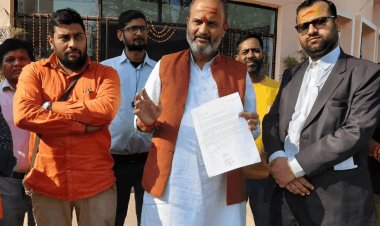 धनबाद में ‘घूसखोर पंडित’ फिल्म पर बवाल: भाजपा नेता मुकेश पांडेय ने दर्ज कराई शिकायत, प्रतिबंध की उठी मांग